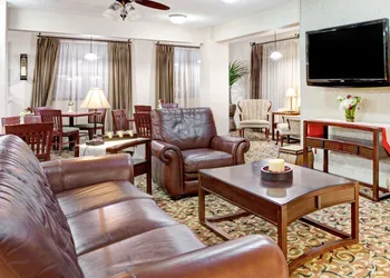 Ramada by Wyndham West Memphis hotel thumbnail 2