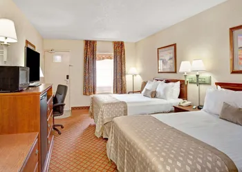 Ramada by Wyndham West Memphis hotel thumbnail 6