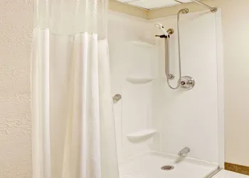 Ramada by Wyndham West Memphis hotel thumbnail 8