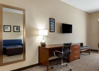 Springplace Inn & Suites hotel thumbnail 6