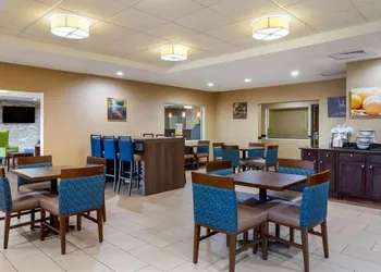 Springplace Inn & Suites hotel thumbnail 8