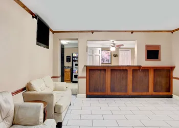 Super 8 by Wyndham West Memphis hotel thumbnail 2