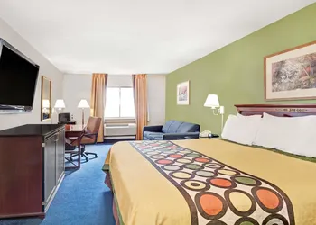 Super 8 by Wyndham West Memphis hotel thumbnail 3
