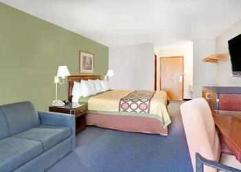 Super 8 by Wyndham West Memphis hotel thumbnail 4