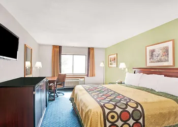 Super 8 by Wyndham West Memphis hotel thumbnail 6