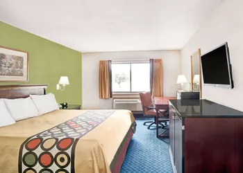 Super 8 by Wyndham West Memphis hotel thumbnail 7