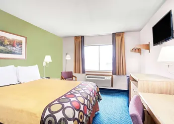 Super 8 by Wyndham West Memphis hotel thumbnail 8