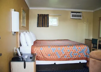 The Perrysburg Budget Inn hotel thumbnail 5