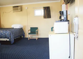 The Perrysburg Budget Inn hotel thumbnail 7
