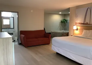 Days Inn by Wyndham Kingdom City hotel thumbnail 6