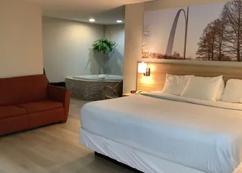 Days Inn by Wyndham Kingdom City hotel thumbnail 7