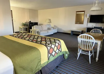 Super 8 by Wyndham Columbia Clark Lane hotel thumbnail 6