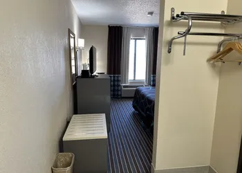 Super 8 by Wyndham Columbia Clark Lane hotel thumbnail 8