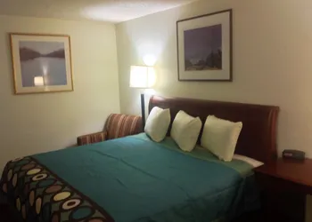 Super 8 by Wyndham Augusta/Ft Eisenhower Area hotel thumbnail 3