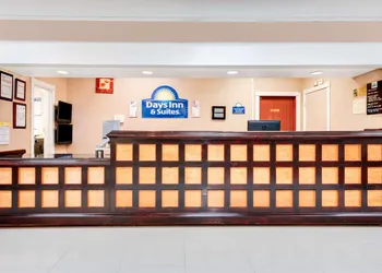 Days Inn & Suites by Wyndham Laredo hotel thumbnail 3