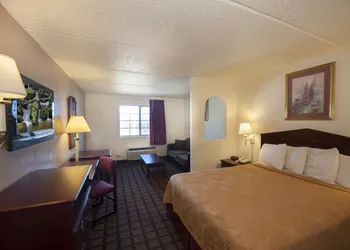 Days Inn & Suites by Wyndham Laredo hotel thumbnail 4