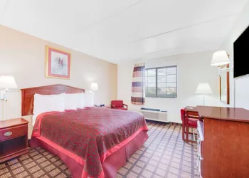 Days Inn & Suites by Wyndham Laredo hotel thumbnail 5