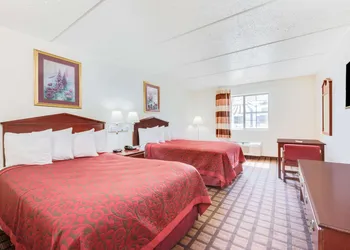 Days Inn & Suites by Wyndham Laredo hotel thumbnail 8