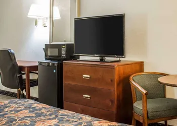 Econo Lodge Scranton near Montage Mountain hotel thumbnail 7