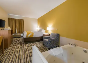 Quality Inn Michigan City South hotel thumbnail 6