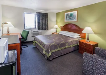 Super 8 by Wyndham Merrillville hotel thumbnail 5