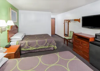 Super 8 by Wyndham Merrillville hotel thumbnail 6