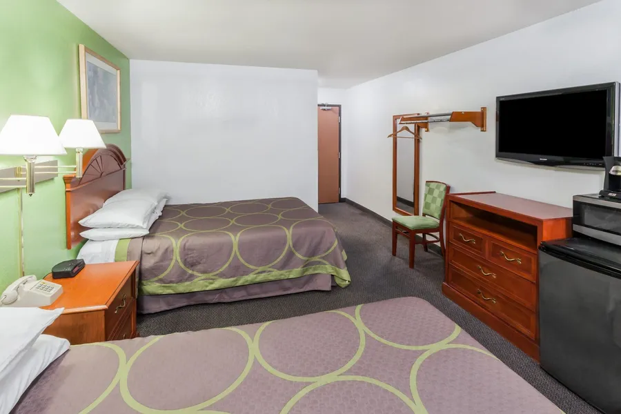 Super 8 by Wyndham Merrillville hotel detail image 6