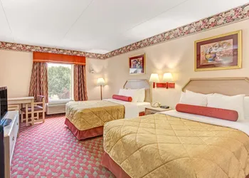 Ramada by Wyndham Murfreesboro hotel thumbnail 4