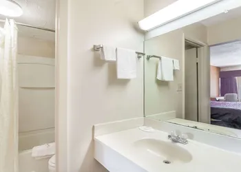 Knights Inn Murfreesboro hotel thumbnail 8