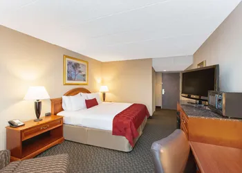 Ramada by Wyndham Midtown Grand Island hotel thumbnail 8