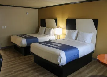 Days Inn by Wyndham Bend hotel thumbnail 8