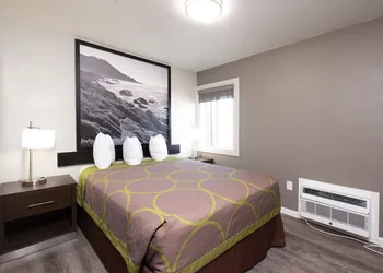 Super 8 by Wyndham Eureka hotel thumbnail 4