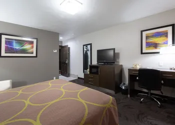 Super 8 by Wyndham Eureka hotel thumbnail 6