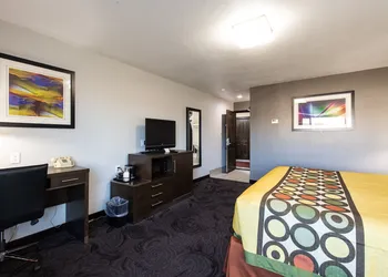 Super 8 by Wyndham Eureka hotel thumbnail 7