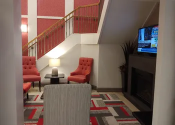 Best Western Plus Burlington Inn & Suites hotel thumbnail 4