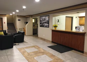Super 8 by Wyndham Salmon Arm hotel thumbnail 2