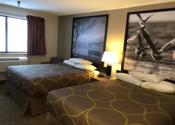Super 8 by Wyndham Salmon Arm hotel thumbnail 4