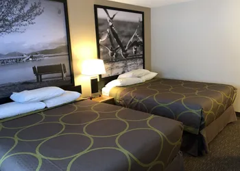 Super 8 by Wyndham Salmon Arm hotel thumbnail 5