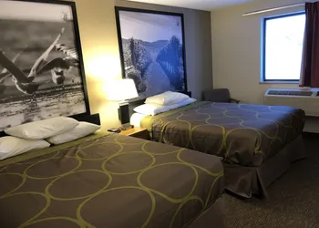Super 8 by Wyndham Salmon Arm hotel thumbnail 6