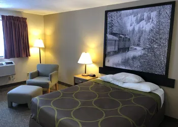 Super 8 by Wyndham Salmon Arm hotel thumbnail 7