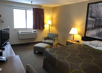 Super 8 by Wyndham Salmon Arm hotel thumbnail 8