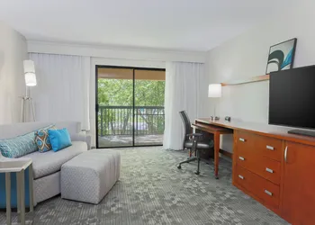 Courtyard by Marriott Monroe Airport hotel thumbnail 8