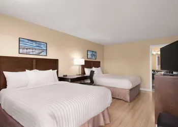 Travelodge by Wyndham Salmon Arm hotel thumbnail 6