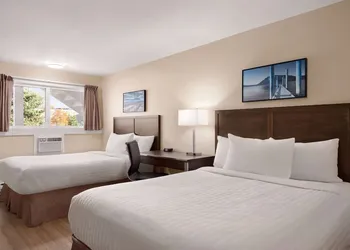 Travelodge by Wyndham Salmon Arm hotel thumbnail 7