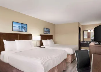 Travelodge by Wyndham Salmon Arm hotel thumbnail 8