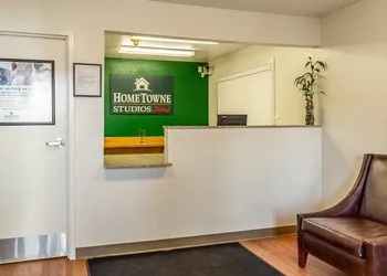 HomeTowne Studios By Red Roof Eugene - Springfield hotel thumbnail 2