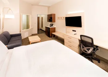 Holiday Inn Express Hotel & Suites Bay City by IHG hotel thumbnail 5