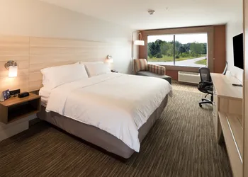 Holiday Inn Express Hotel & Suites Bay City by IHG hotel thumbnail 6