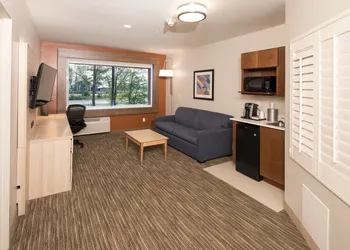 Holiday Inn Express Hotel & Suites Bay City by IHG hotel thumbnail 7