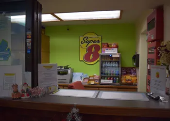 Super 8 by Wyndham Saginaw hotel thumbnail 5